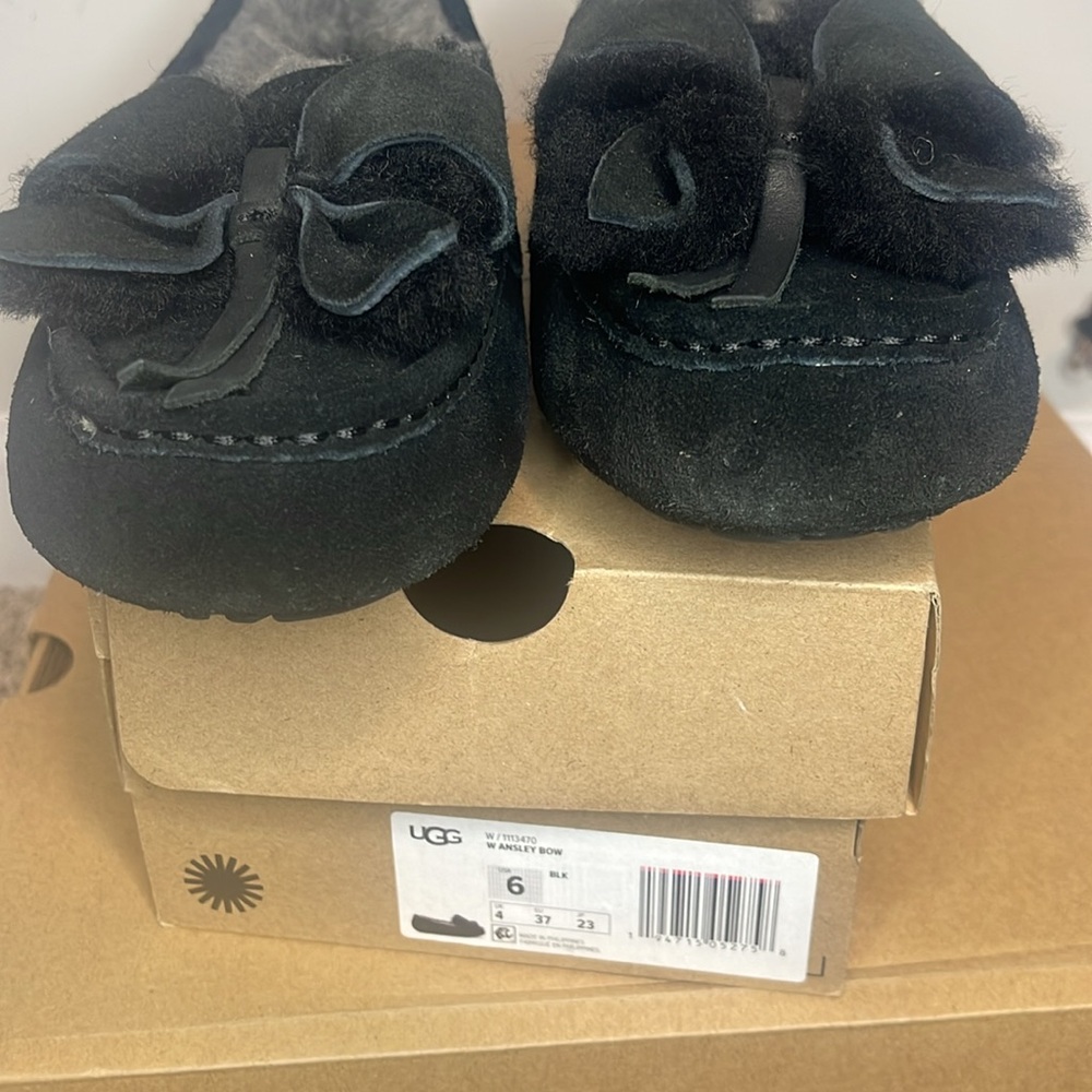 Ugg Slipper - image 3